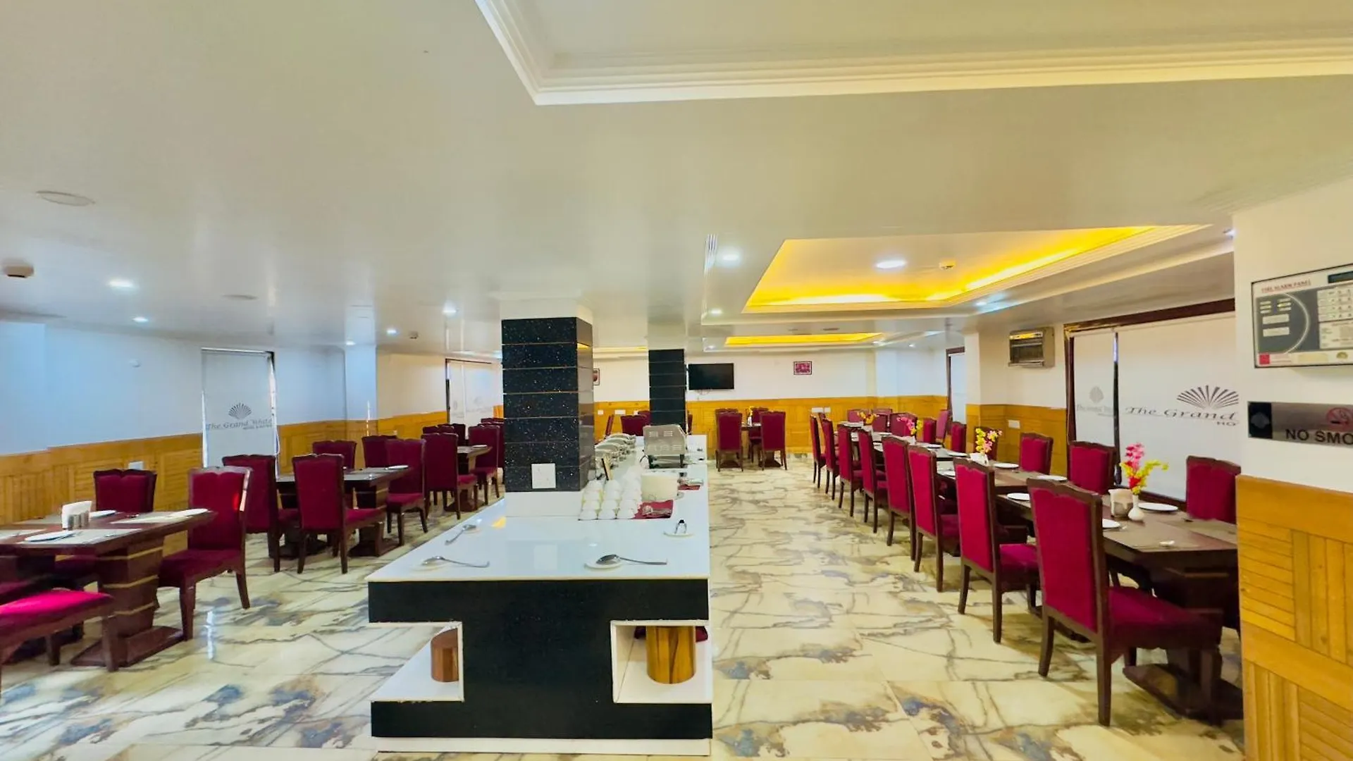 Hotel Pearl Grand White Near Volvo Bus Stand #Private Parking #Ac Rooms #In City Centre Shimla 0*,  India