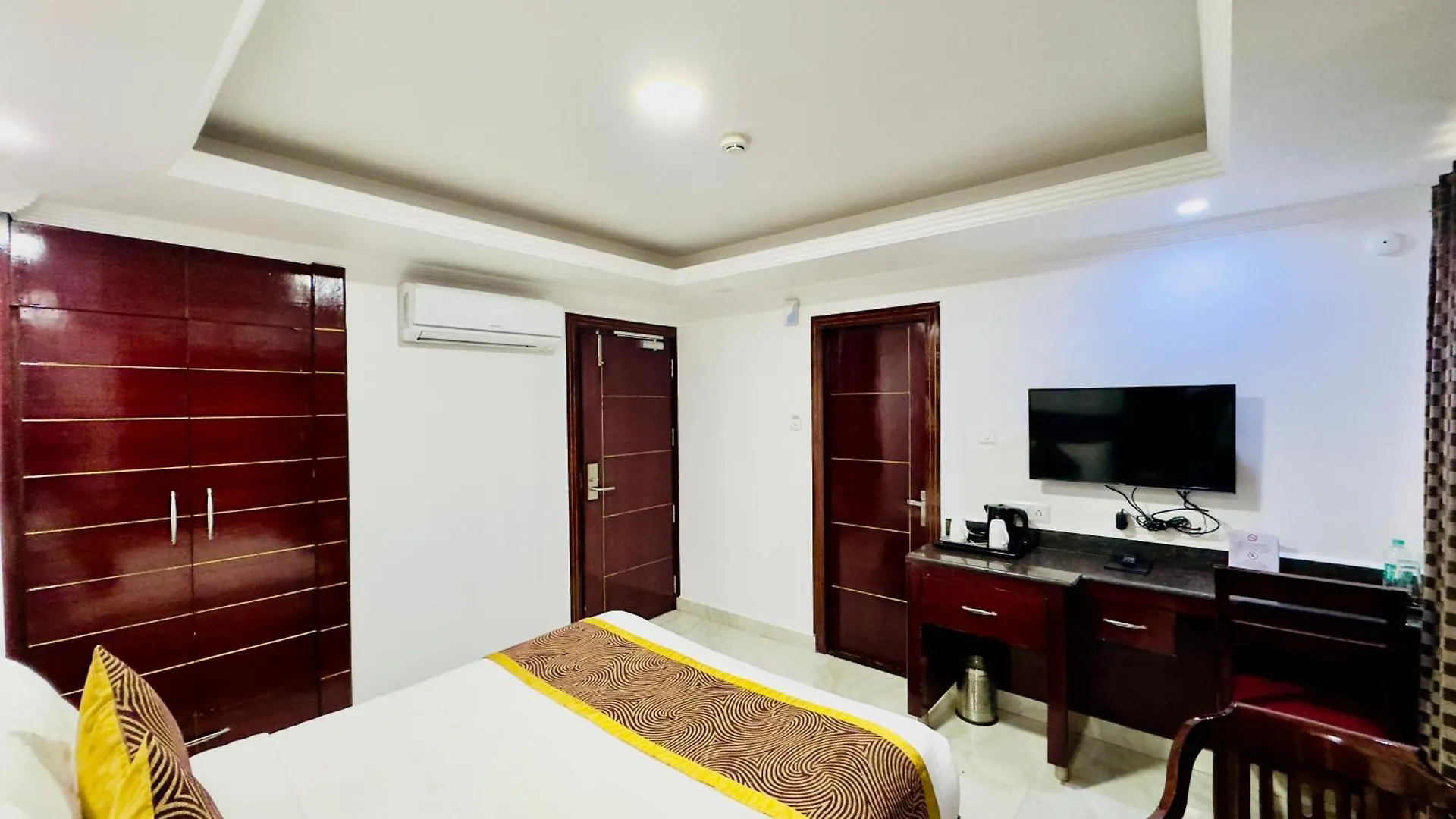Hotel Pearl Grand White Near Volvo Bus Stand #Private Parking #Ac Rooms #In City Centre Shimla 0*,