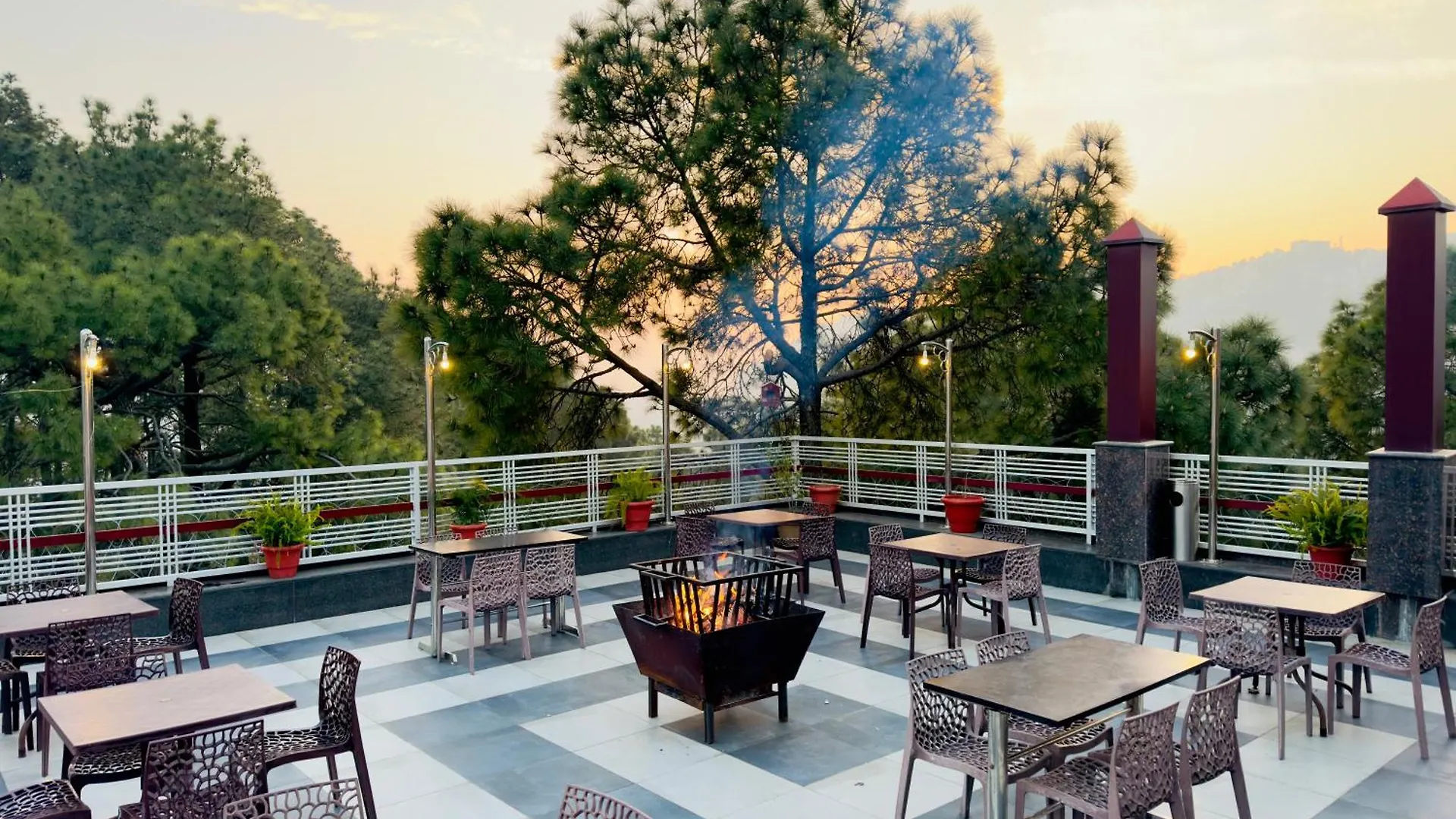 Hotel Pearl Grand White Near Volvo Bus Stand #Private Parking #Ac Rooms #In City Centre Shimla